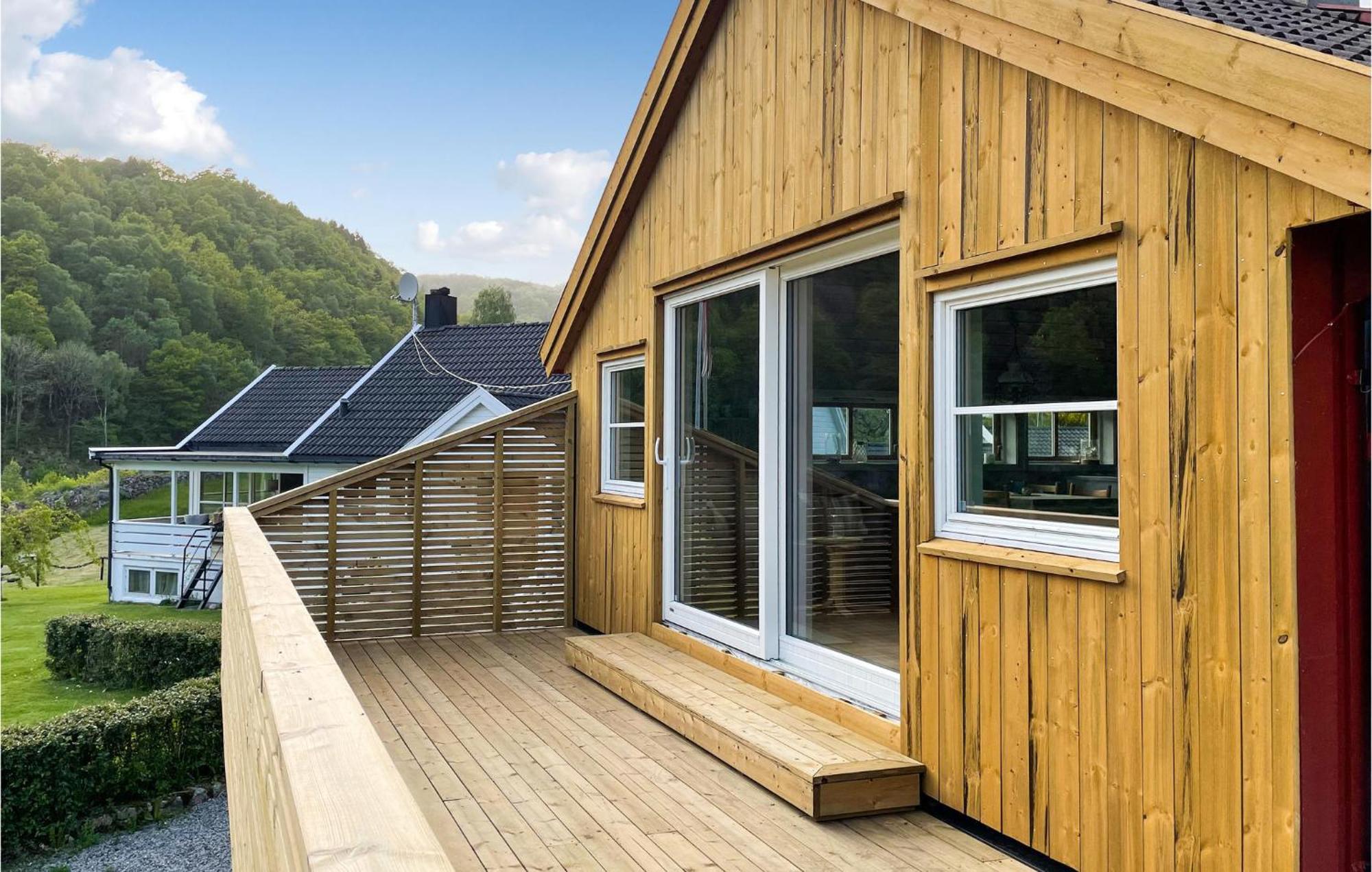 2 Bedroom Stunning Home In Lyngdal Exterior photo